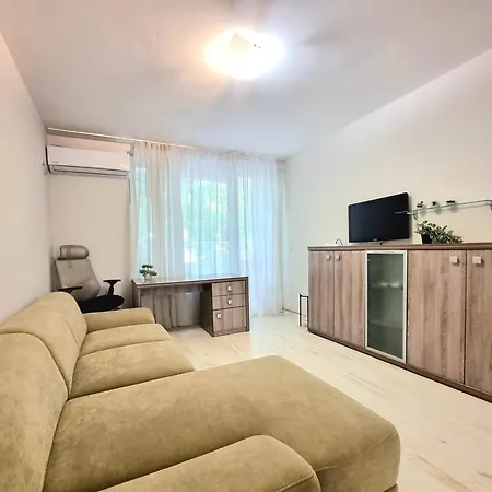 Relax Апартамент Бургас